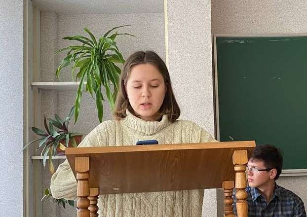 Студентка Марія Волкова читає уривок зі свого роману 
